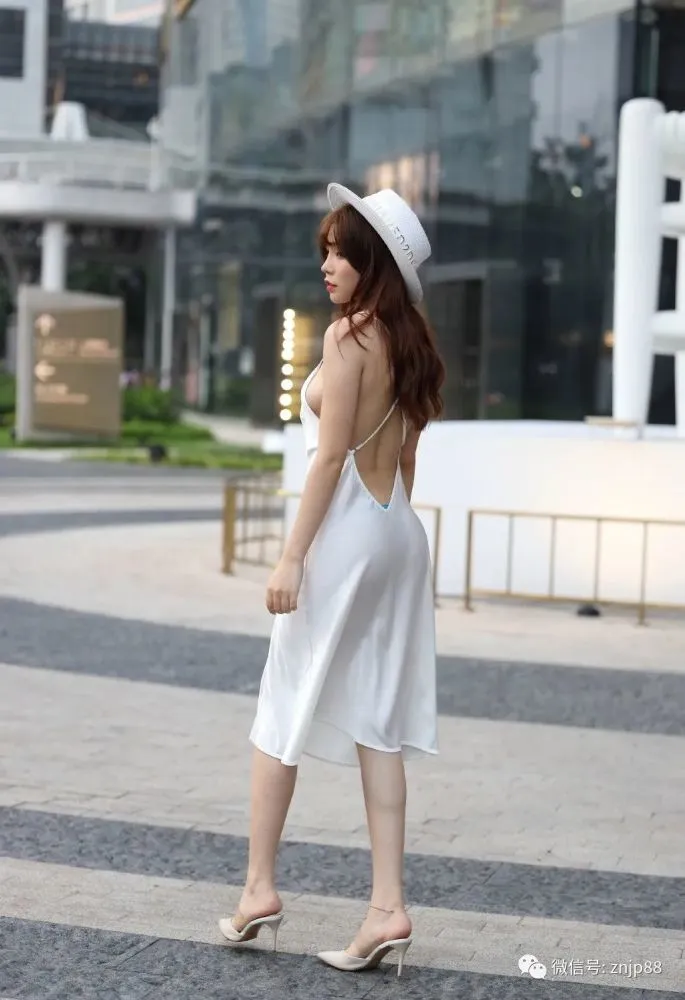 撕衣服的音效_撕了衣服啪啪啪动态图_撕动态衣服图片女