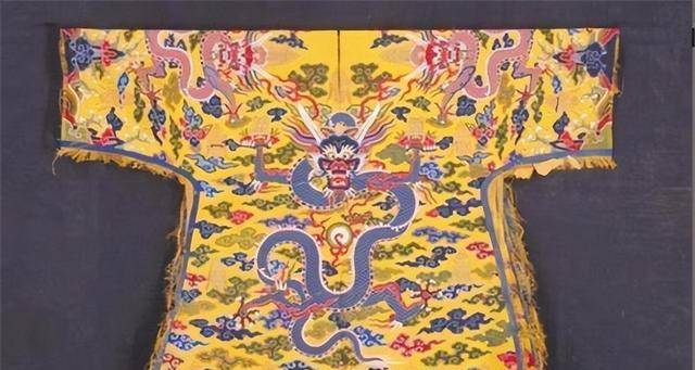 皇帝新衣打一字_皇帝哥哥打公主小屁屁_新跑狗报一字记之曰