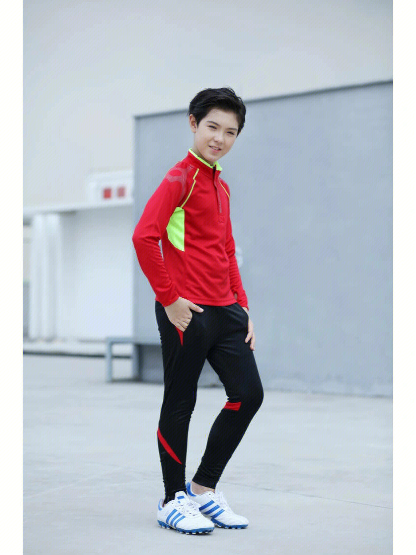 足球服儿童简笔画_儿童足球服_足球服儿童画