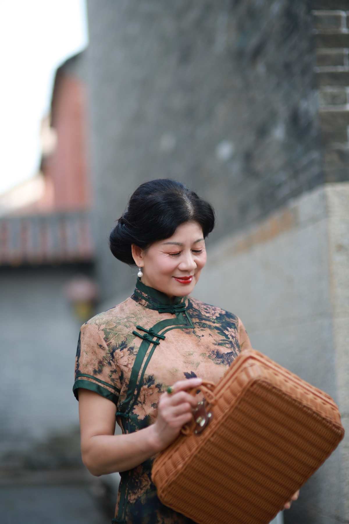 美女脱衣服看到mm游戏下载_美女mm_真人美女给人看阴部和mm