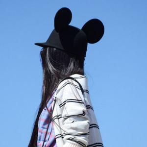 情侣头像戴帽子背影_头像背影帽子情侣戴什么好看_头像背影戴帽子女生图片