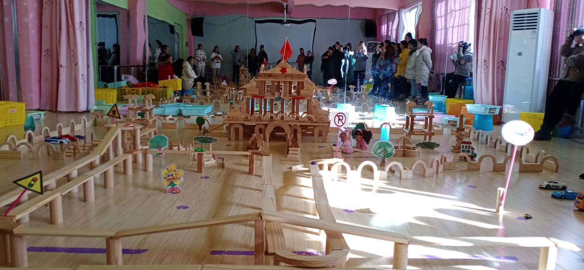 中班建构游戏儿童乐园_中班建构游戏教案_幼儿园中班建构游戏案例分析