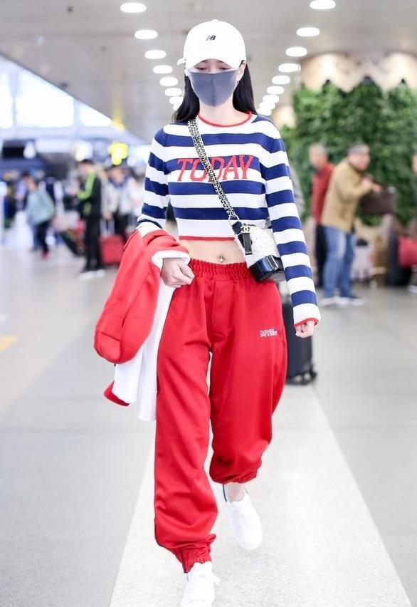肚脐开了会怎样_柳岩深v开到肚脐_baby深v开到肚脐
