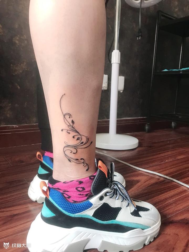 脚踝部位纹身图案大全_纹脚踝疼吗_脚踝处纹身什么意思
