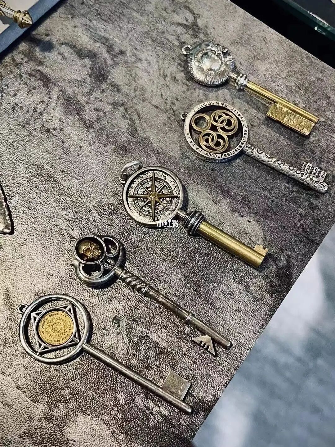 神奇辉石钥匙：闪耀魔力！