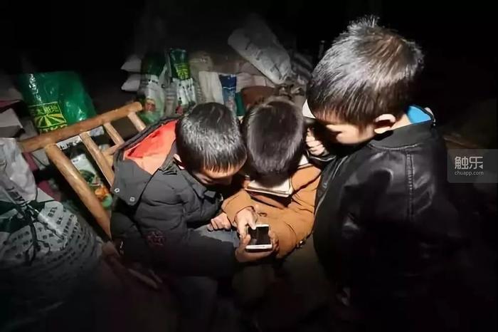 游戏员工玩手机怎么处理_游戏员工玩手机犯法吗_游戏员工怎么玩手机游戏