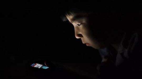 游戏员工玩手机犯法吗_游戏员工怎么玩手机游戏_游戏员工玩手机怎么处理