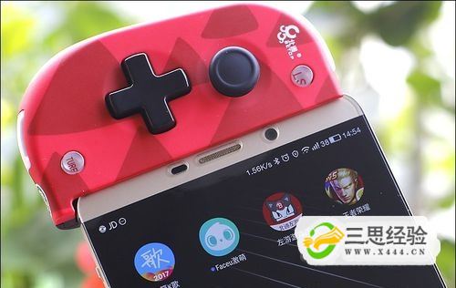 好玩的手柄手机游戏_三种好玩的手机版游戏手柄_好玩手柄版手机游戏推荐