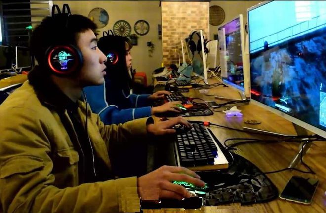 手机可以玩手机游戏_手机玩游戏可以投屏电视吗_手机玩游戏可以赚钱提现的游戏