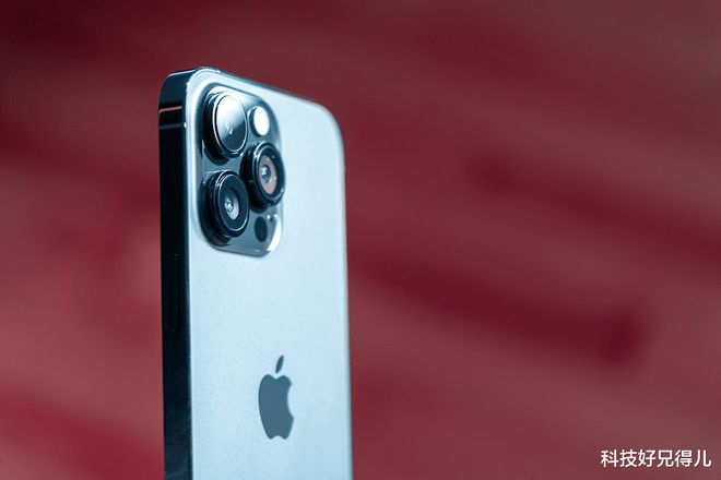 苹果手机打游戏屏占比高_玩游戏赢苹果手机_打游戏iphone