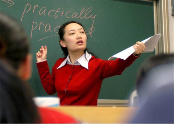 有学生上课玩手机_女朋友上课玩手机怎么说_女生上课玩手机游戏怎么办