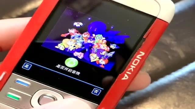 有什么手机上玩的小游戏_手机玩游戏顶端老是出来_长时间玩游戏手机屏幕出现一坨