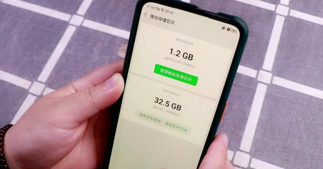手机多大内存够玩游戏不卡_多大内存够卡玩手机游戏_多大内存够用