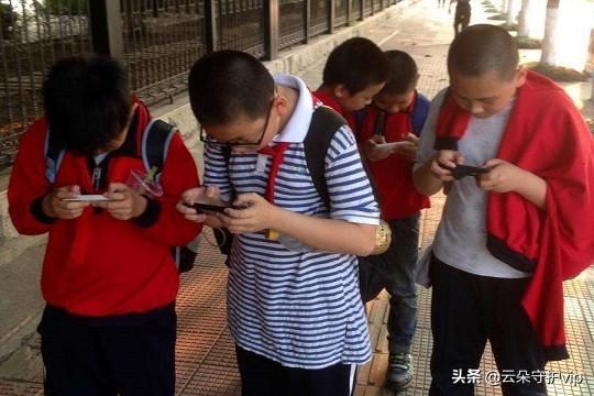 手机里全是游戏_手机里有游戏是怎么回事_手机游戏很多