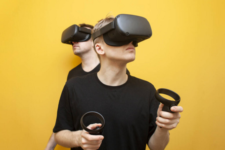 女手机游戏实拍图片高清_手机vr游戏女_手机vr游戏app
