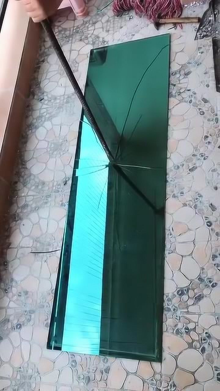 镜子打碎了意味着什么_我曾把完整的镜子打碎_镜子打碎完整的图片