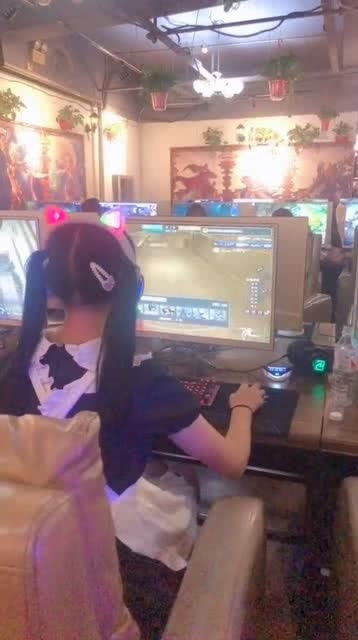 与快递过来的女孩子一起生活 